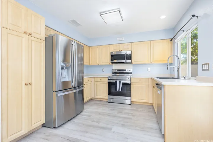 Stainless Steel appliances, upgraded LED light fixture!
