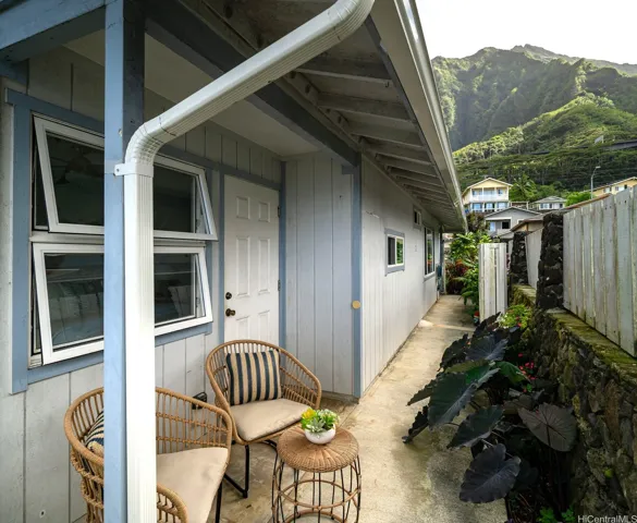 Outside entrance door leading to fourth bedroom.  Note beautiful Koolau mountain backdrop!