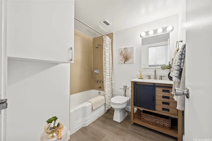 Recently reglazed bathtub