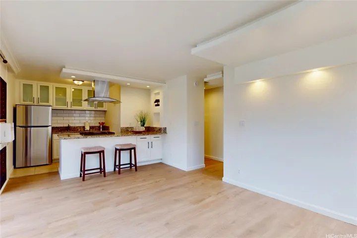 Lakewood E204: Living Room & Open Kitchen