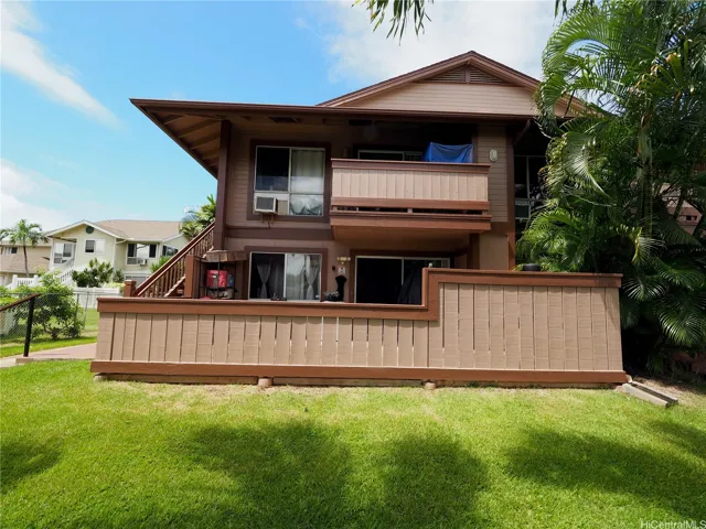 Wonderfully placed Unit #37B in Palm Villas II.