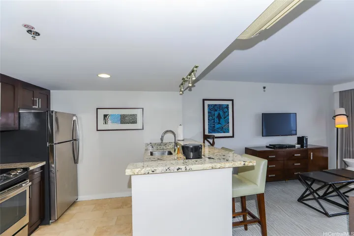 Stainless steel kitchen appliances, furnished kitchen - ready for move in!