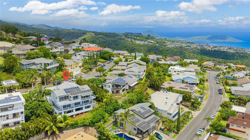 This Waialae Nui gem is the home you’ve been waiting for; where breathtaking views, spacious living, and endless possibilities come together.