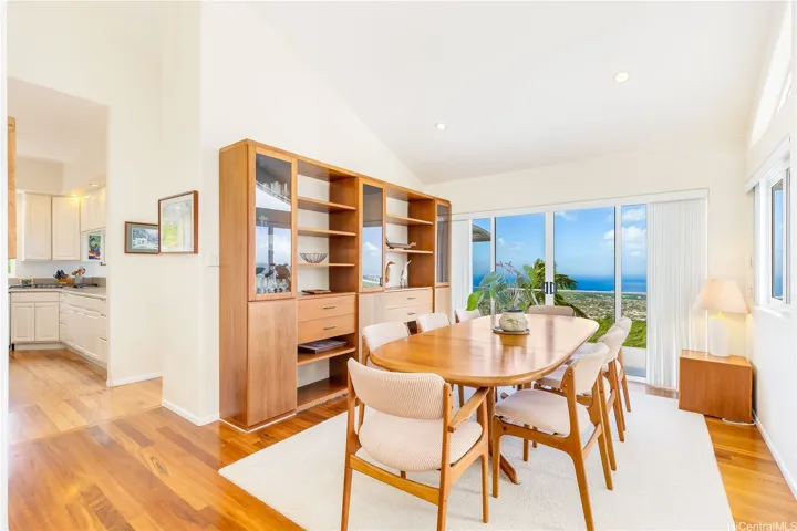 Enjoy formal dining with Honolulu sunset views and refreshing tradewinds, creating an idyllic setting for memorable meals and gatherings.