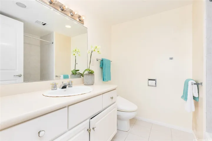 Third bedroom private ensuite bath.