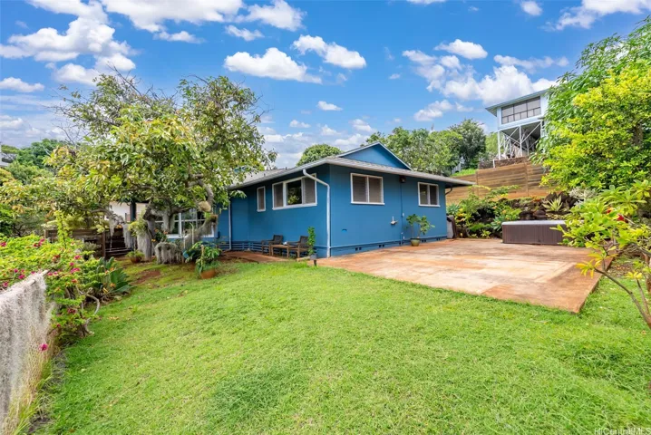 Private yard retreat