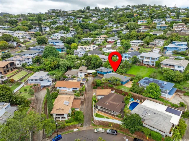 Nestled upon Maunalani Heights