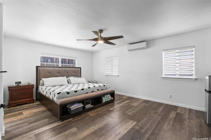 Primary bedroom with ensuite bath & walk in closet