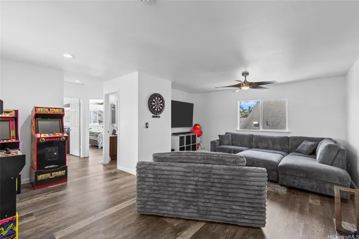 2nd floor family / bonus room