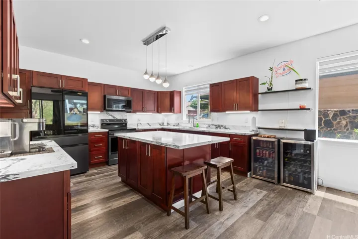 Spacious open plan living, dining & kitchen with lots of natural light