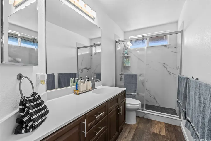 2nd bath upstiars
