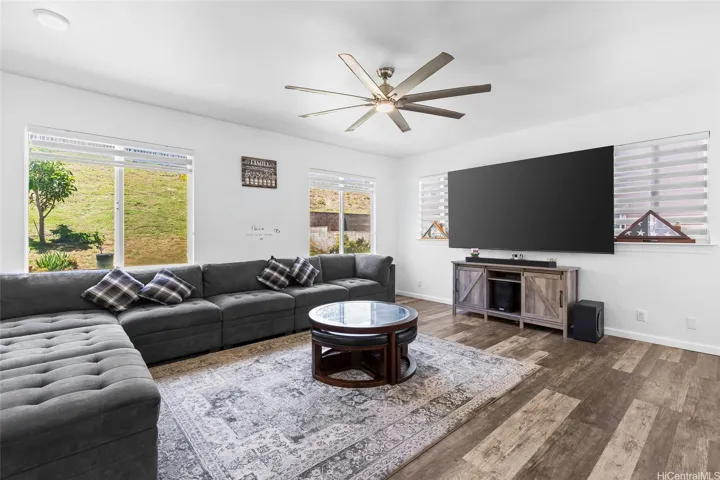Spacious open plan living, dining & kitchen with lots of natural light