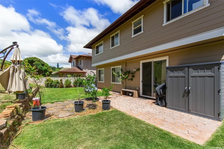 2 story home in Makakilo Highpoint in a cul de sace, with a very spacious driveway, 2 car garage & a landscaped fenced in backyard
