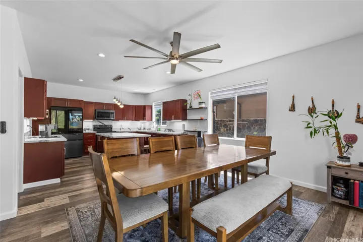 Spacious open plan living, dining & kitchen with lots of natural light