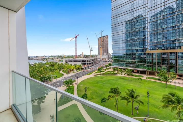 Lanai overlooking Victoria Ward Park