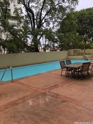LARGE Heated pool with hot tub