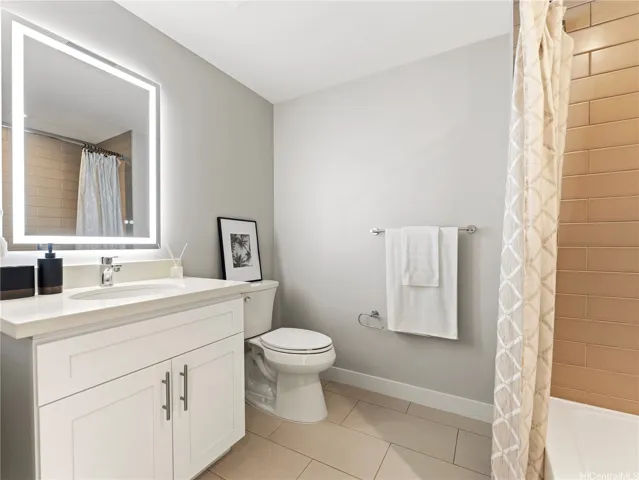 Hallway Full Bathroom