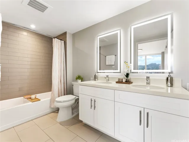 Primary En-Suite Bathroom