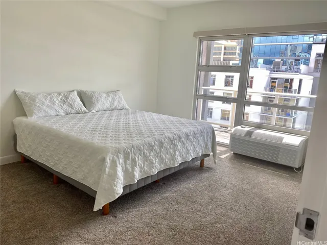 Master bedroom w/ king bed and A/C