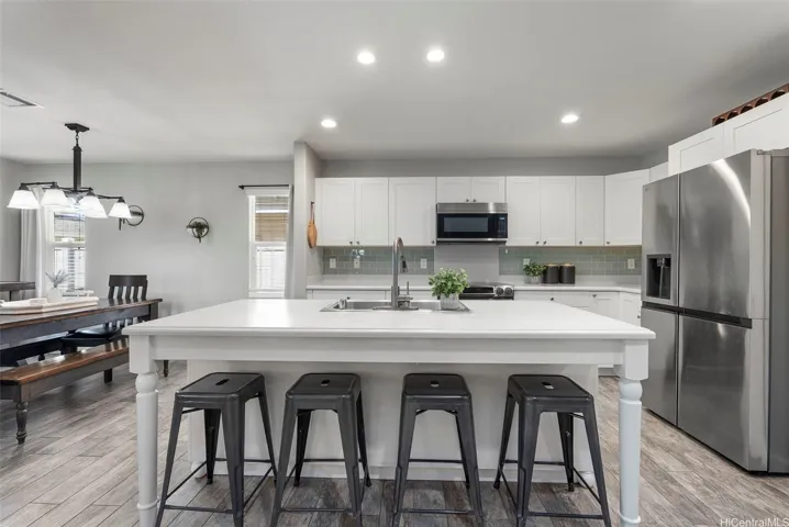 Large kitchen with upgraded tile and new dishwasher/ refriderator
