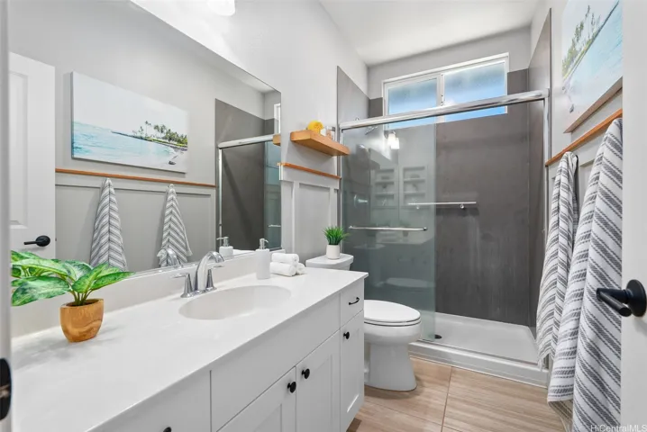Downstairs full bathroom.