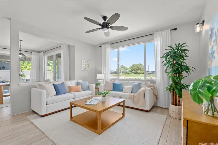 Large living room space can seat 10-12 people