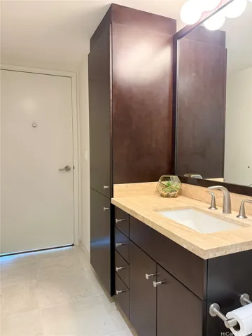 Guest bath with shower
