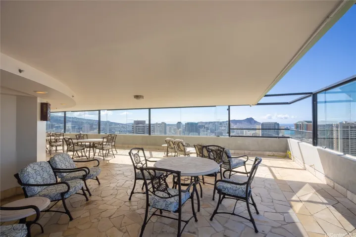 Roof top 360 degree lounge area