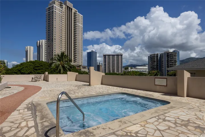 Whirl pool, BBQ grill and walking path located on the 5th floor