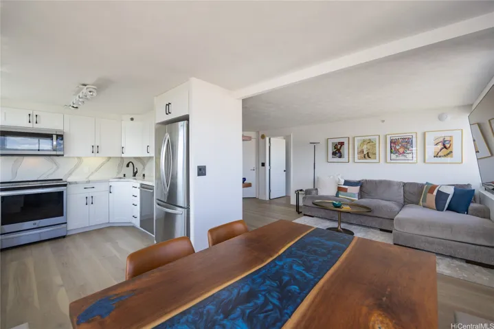 Excellent layout with a semi open kitchen, dining area, living room and bedrooms across from each other.