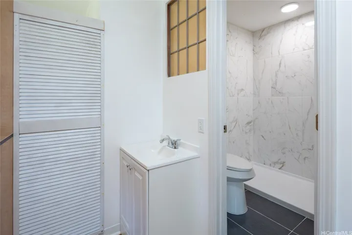 Downstairs full bathroom