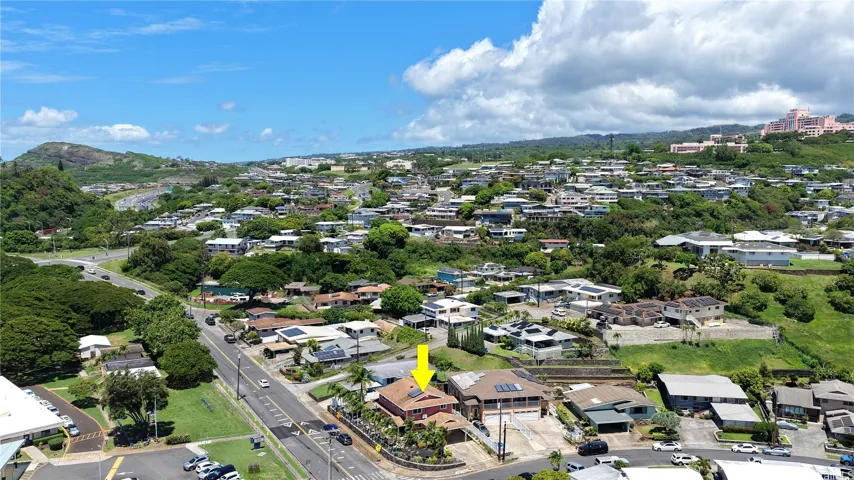Easy access to Tripler Army Medical Center and Fort Shafter.