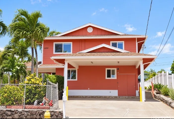 Welcome to 1304 Maalahi St in Moanalua Gardens