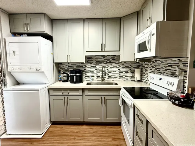 Open concept living/kitchen with lanai