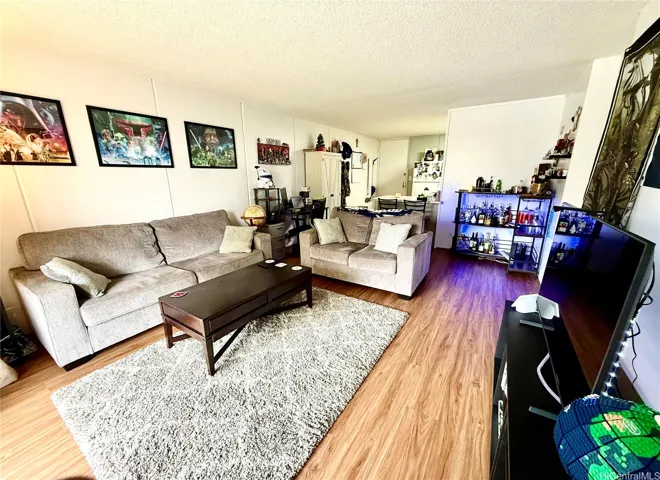 Open concept living/kitchen with lanai