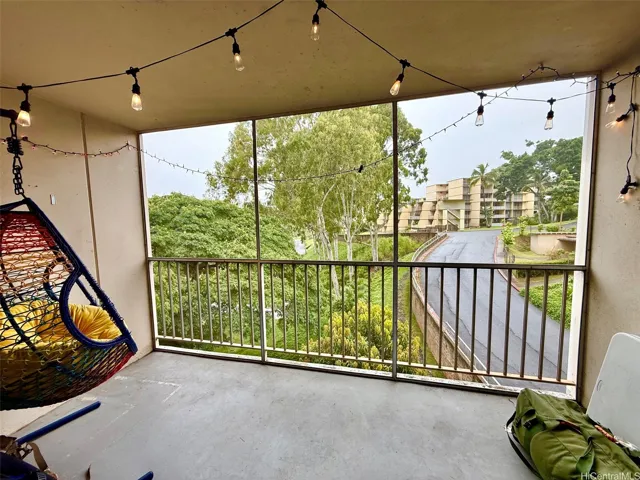 Screened lanai overlooking garden and entryway