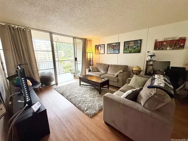 Open concept living/kitchen with lanai