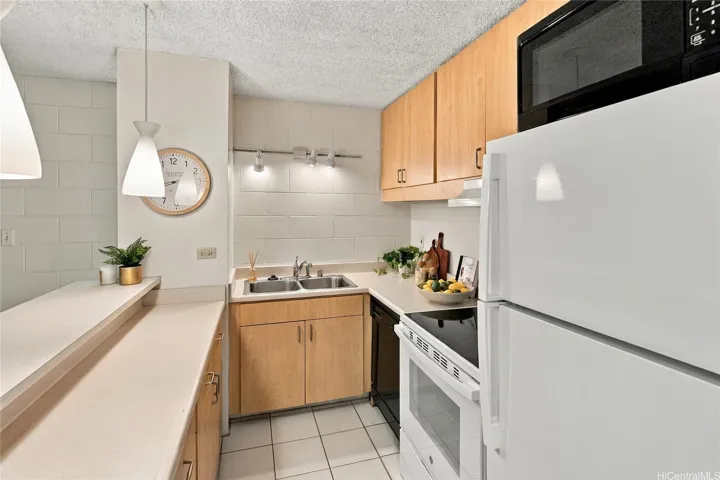 Efficient kitchen with generous stroage.