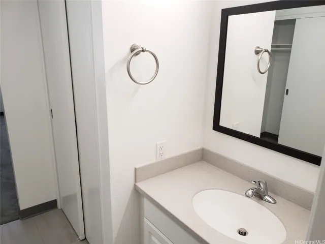 Bath vanity