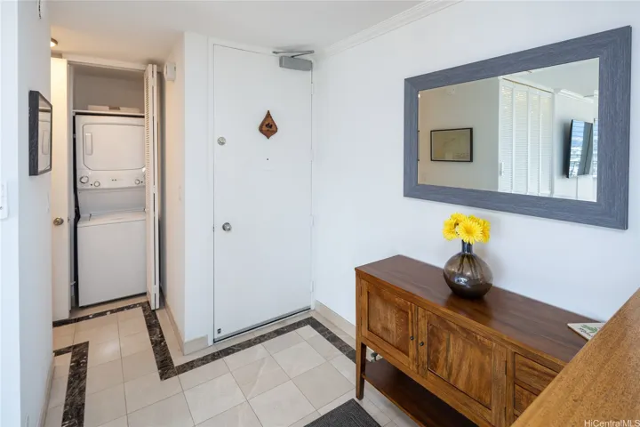 4101 Floor entrance, washer/dryer and full bathroom