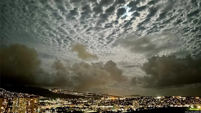 Nigth sky looking at Koko Head