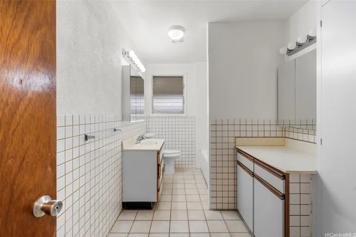 Downstairs Full Bathroom