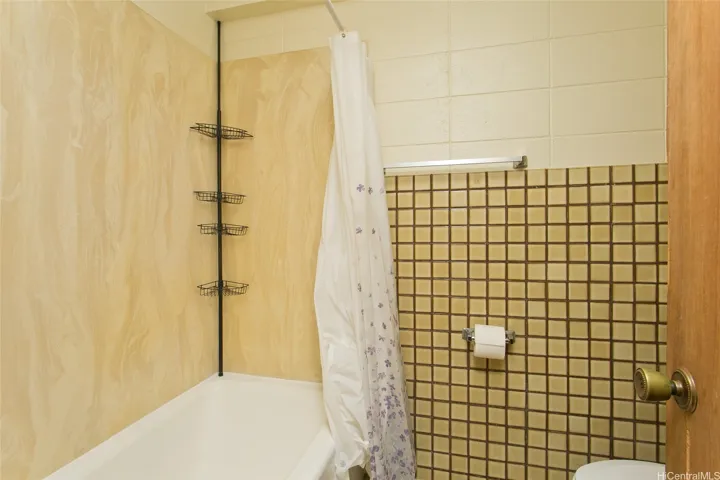 Another view of full bath
