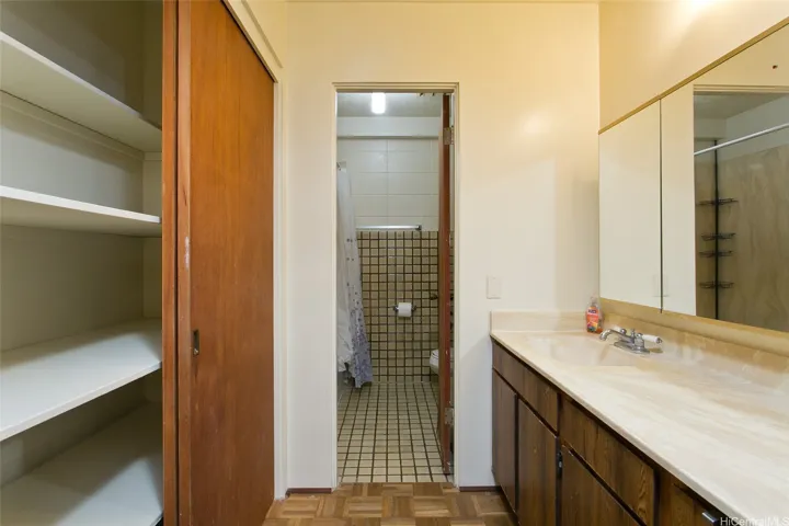 2nd Floor full bathroom