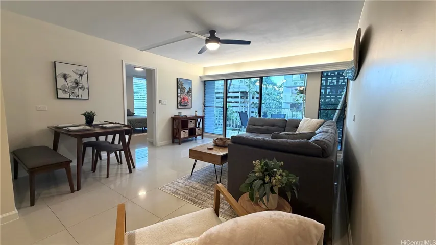 Efficient floorplan, 936 sf interior space