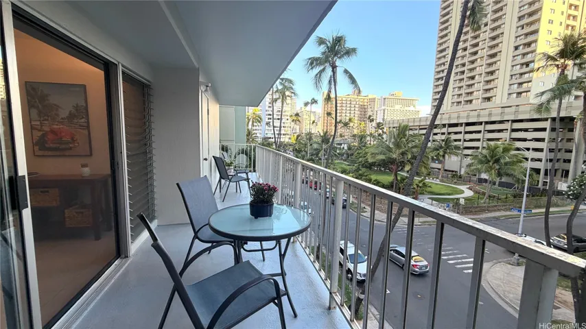 Long lanai accessible from the living room