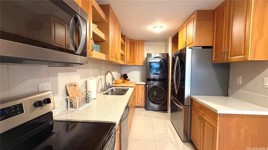 Galley style 3-point kitchen perfect for the home chef