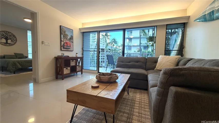 Elegant uplighting in the living room