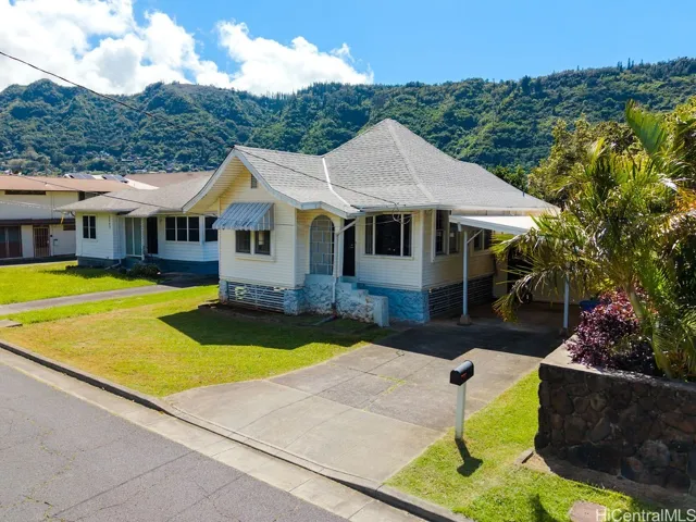 Classic 1943 Manoa home with character and opportunity.