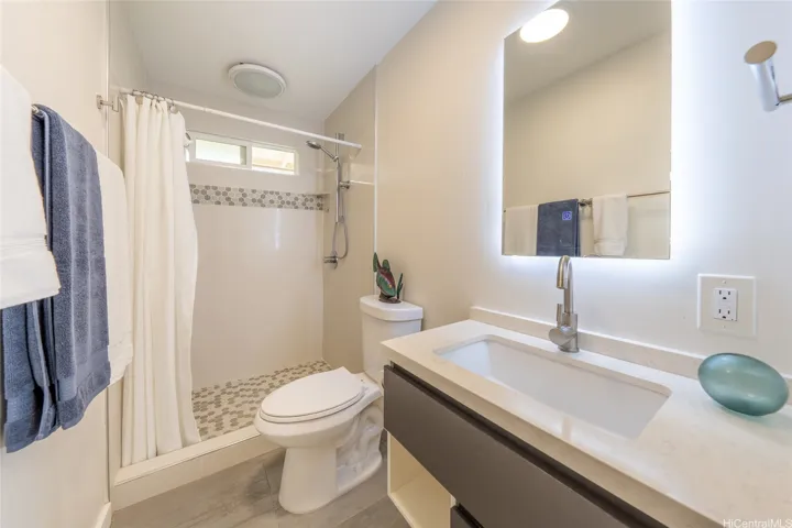 Main level, Bathroom 2